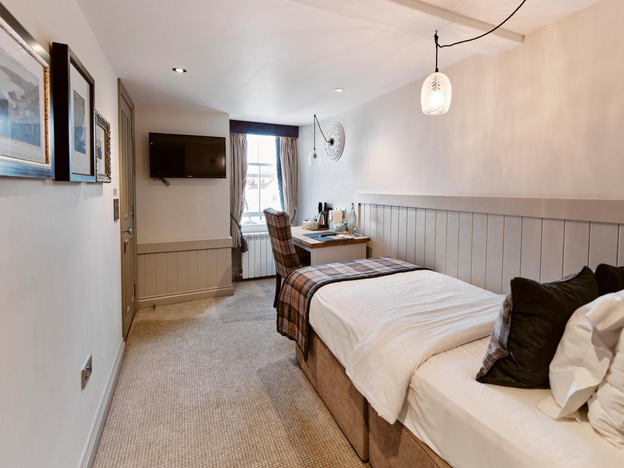 Old Court House Inn St Aubin Екстер'єр фото