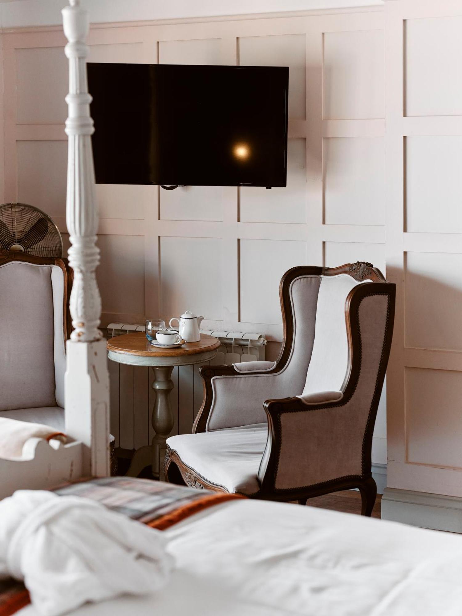 Old Court House Inn St Aubin Екстер'єр фото