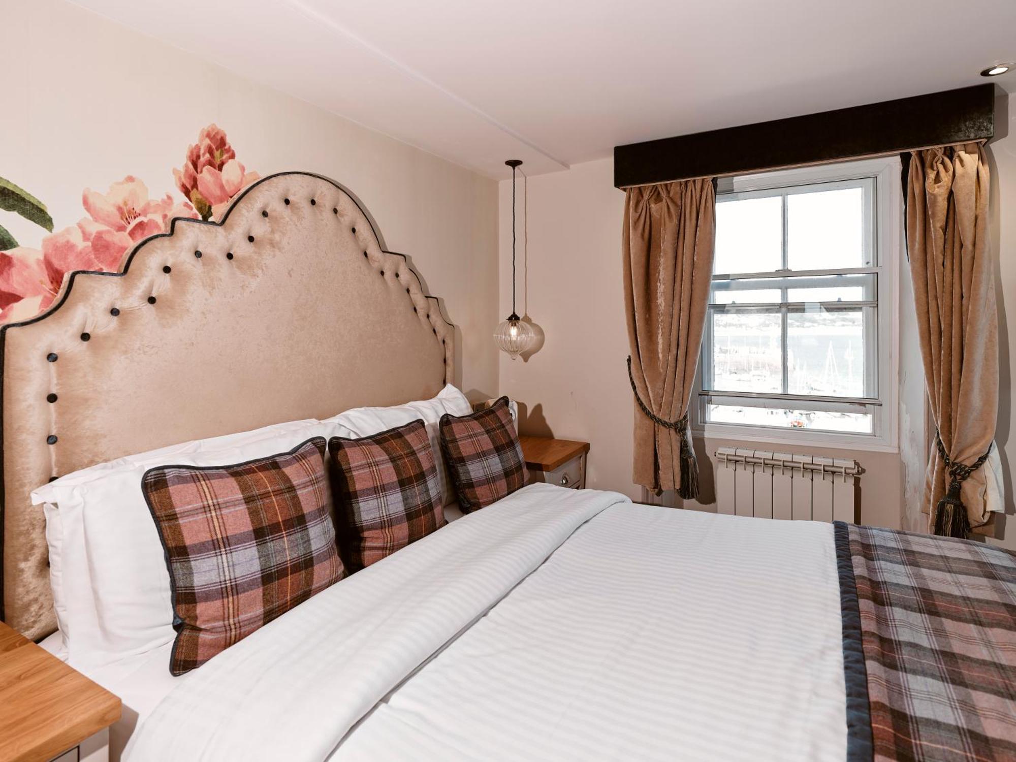 Old Court House Inn St Aubin Екстер'єр фото