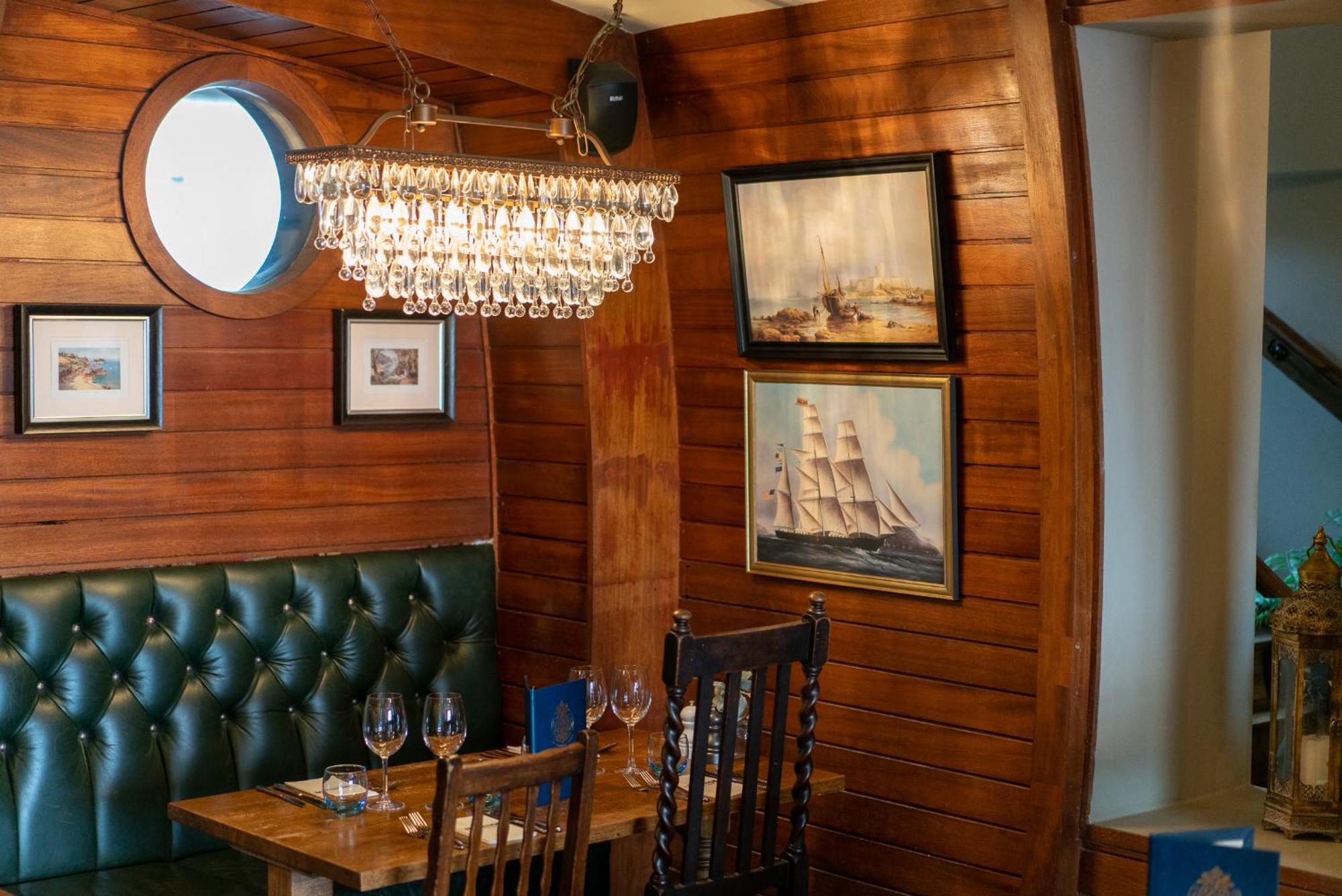 Old Court House Inn St Aubin Екстер'єр фото