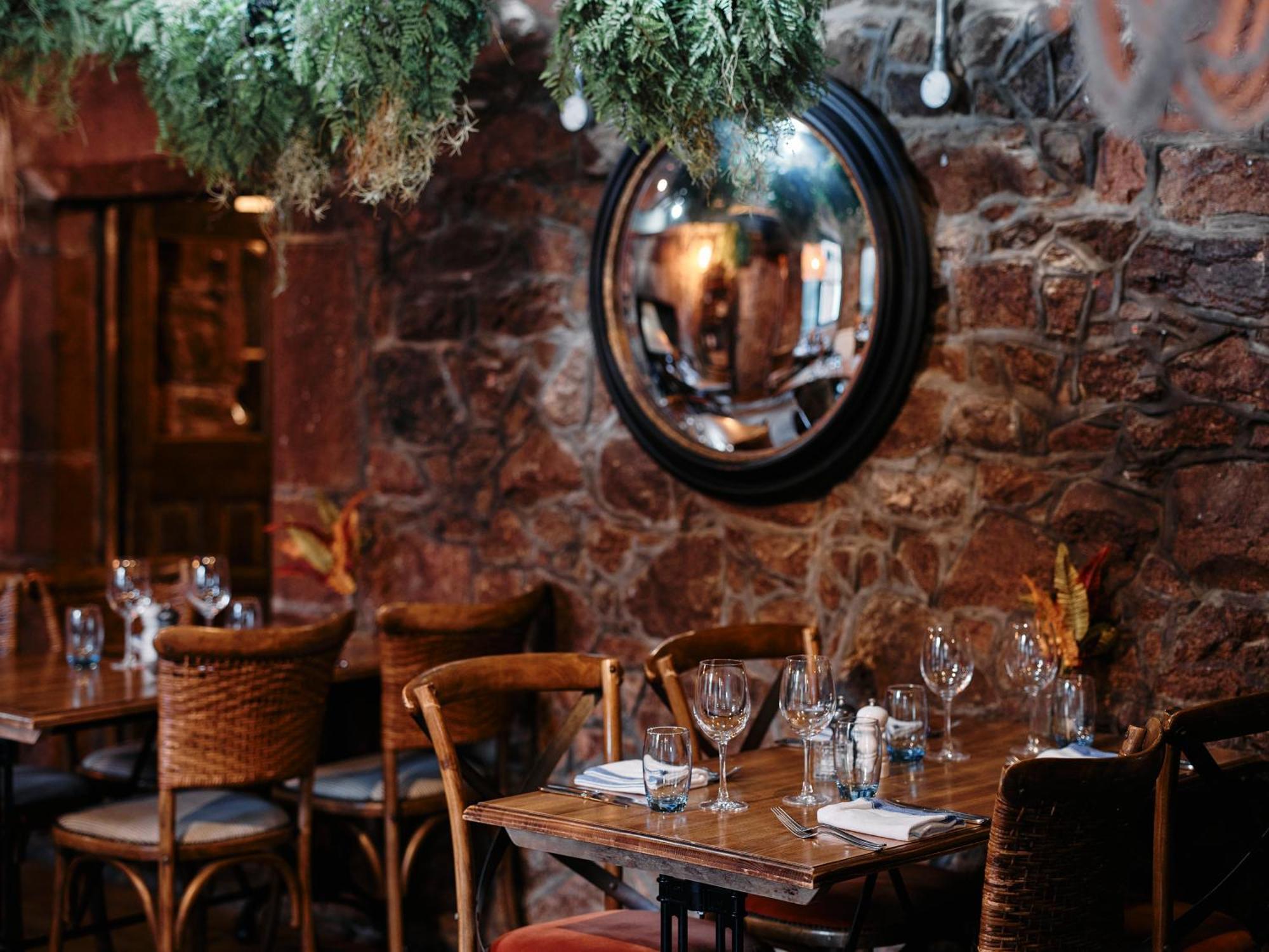 Old Court House Inn St Aubin Екстер'єр фото