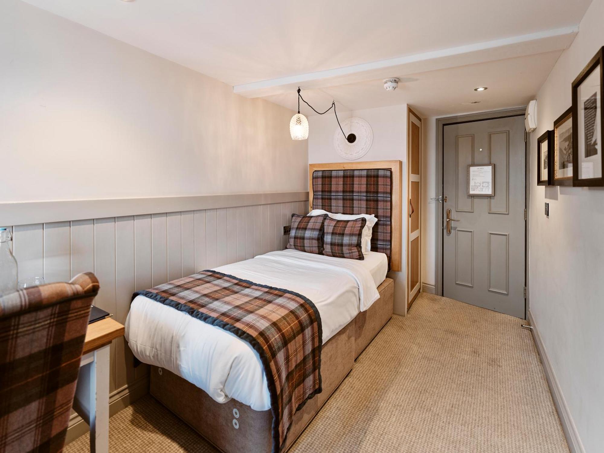 Old Court House Inn St Aubin Екстер'єр фото